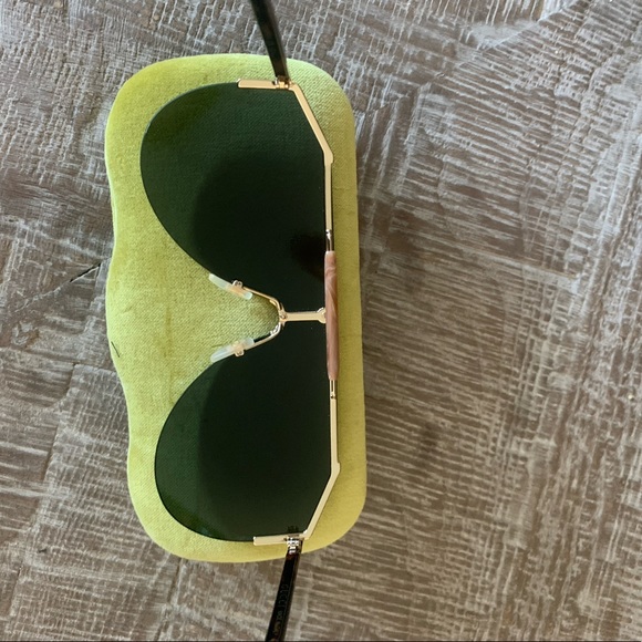 Authentic GUCCI Sunglasses/shield. Made in Italy. GG 0584 S 002 main image 7